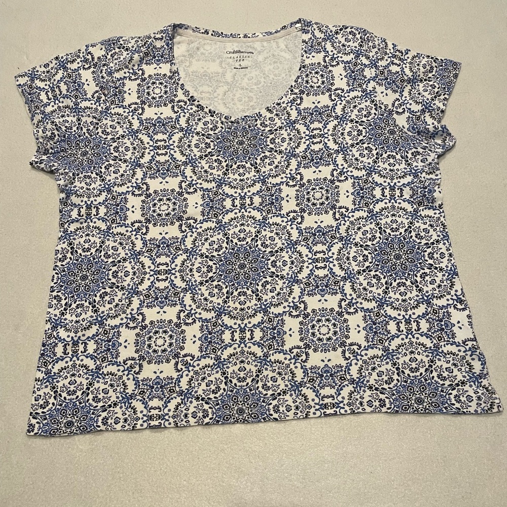 Croft & Barrow t-shirt, paisley, large